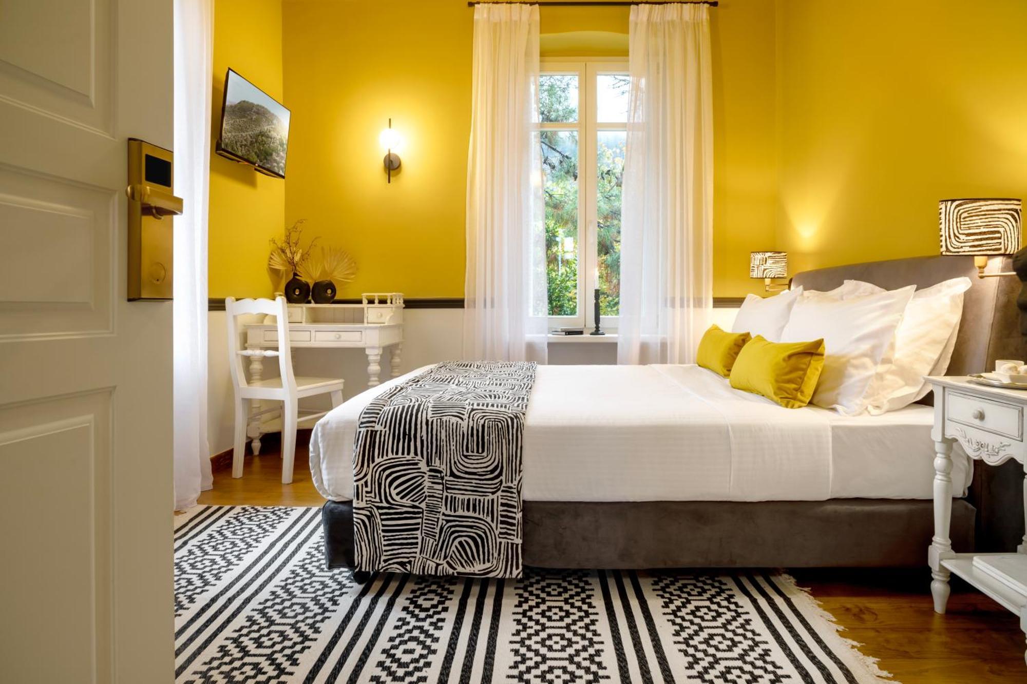 Archontiko Parnassus Dadi Hotel Amfiklia Luaran gambar